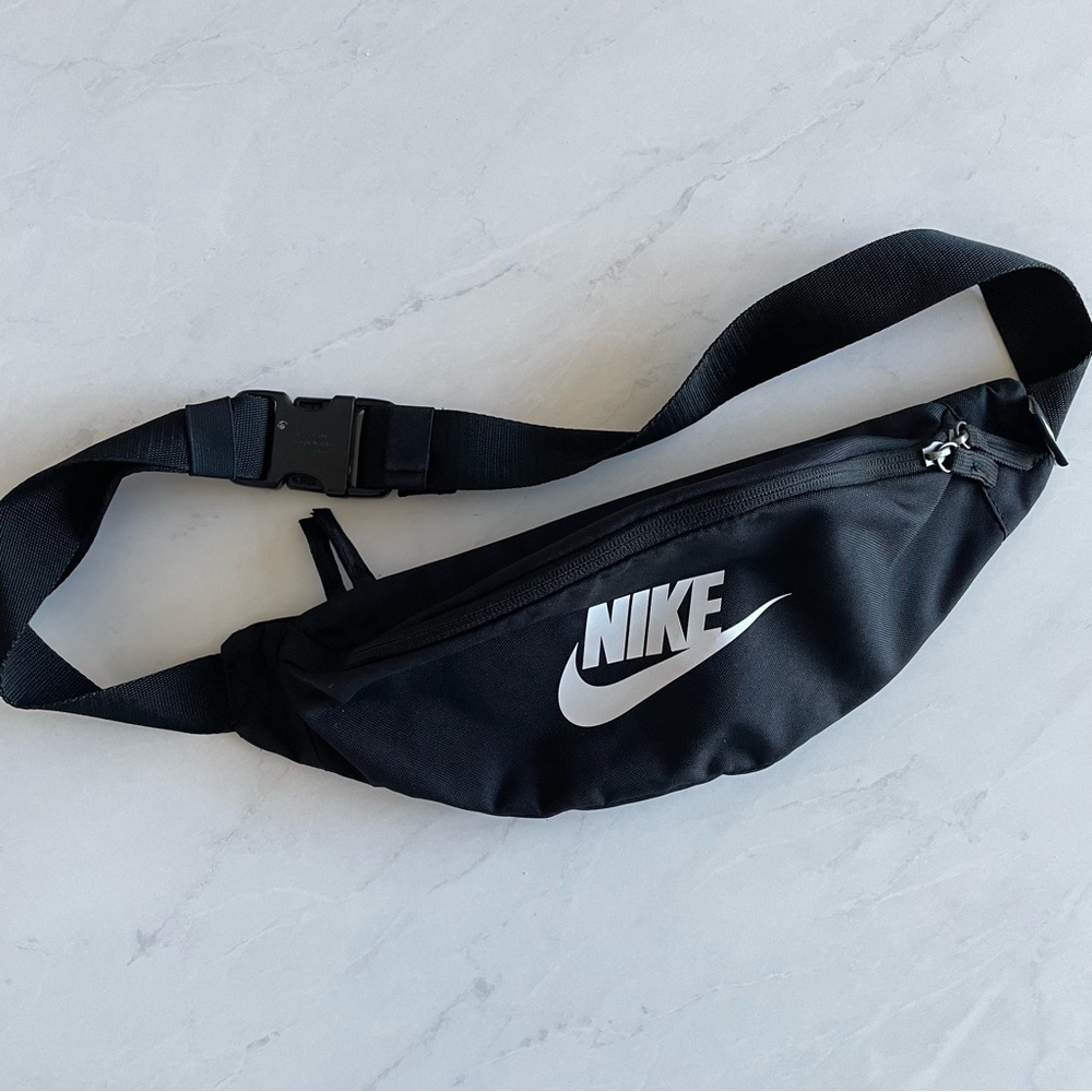 Nike Heritage Sling Bag / Fanny pack